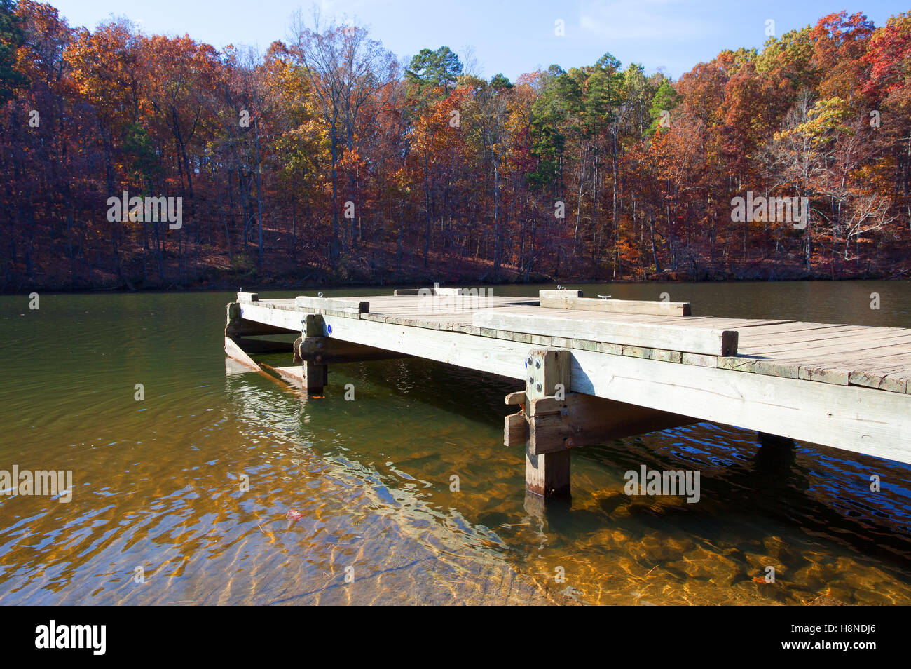 Piccolo posto per imbarcazioni di legare fino al Lago Badin Carolina del Nord Foto Stock