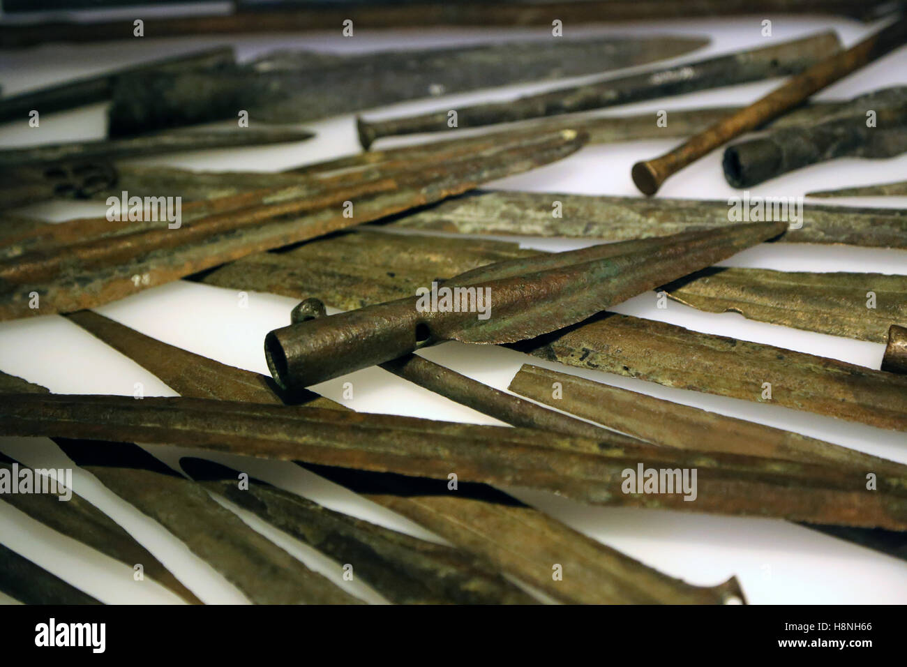 Huelva estuario tesoro. Centinaia di oggetti in bronzo (armi e altri oggetti). Tarda età del bronzo. Estuario di Huelva, Andalusia, Spagna. Foto Stock