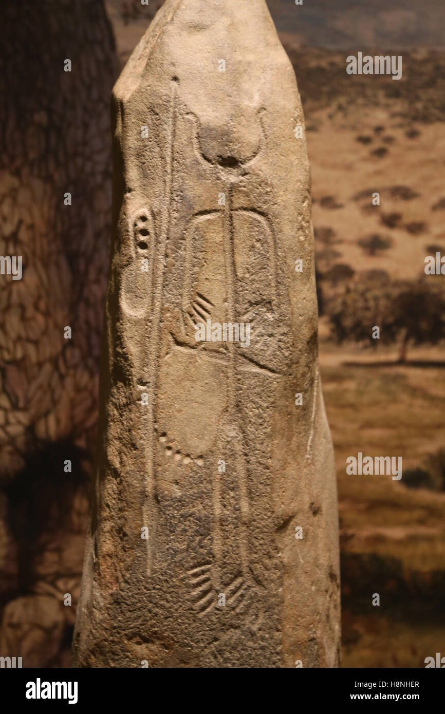 Warrior stela. La pietra. Tarda età del bronzo. Magacela, Badajoz, Spagna. Museo Archeologico Nazionale di Madrid. Spagna. Foto Stock