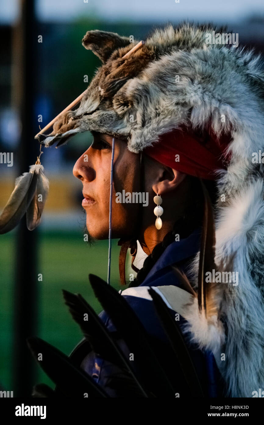 Santa Fe, New Mexico, negli Stati Uniti. Apache Native American a Pow Wow. Modello rilasciato Foto Stock