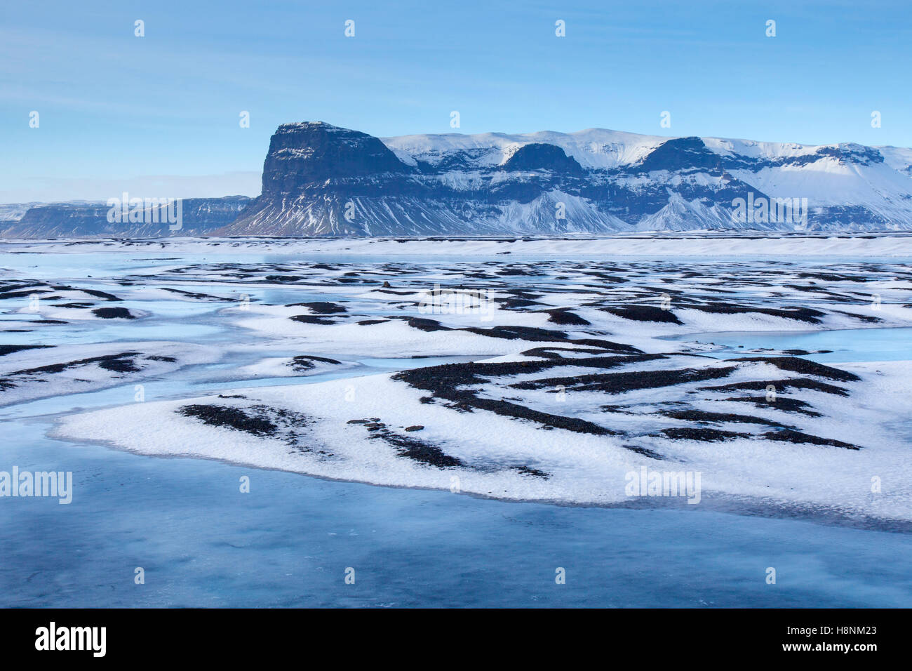 Paesaggio ricoperto di neve nei pressi di Mýrdalssandur in inverno, Islanda Foto Stock