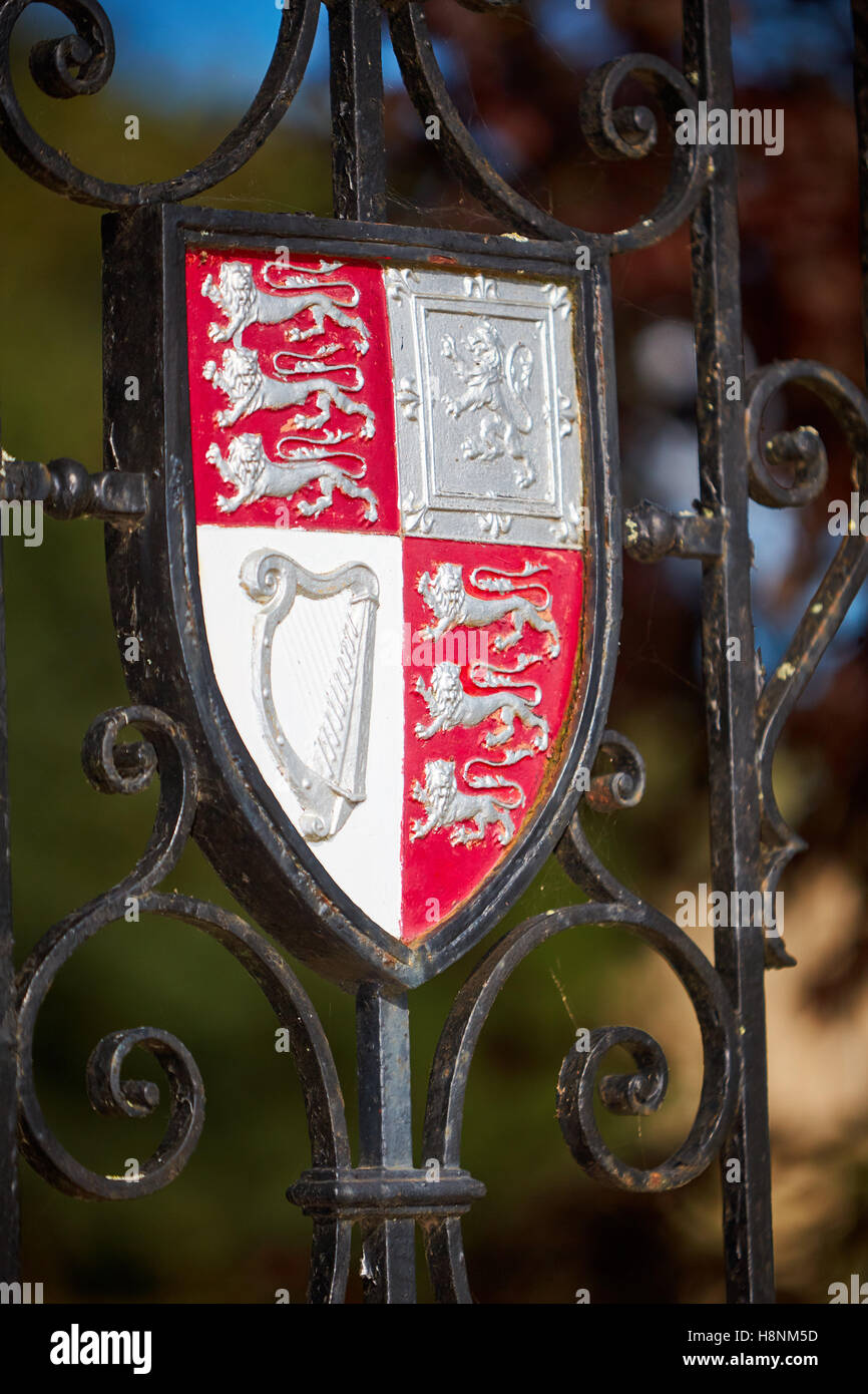 Uno stemma sul cancello del giardino del Christ Church College di Oxford Foto Stock