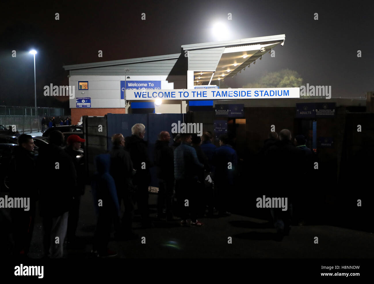 Ventole coda fuori prima di Emirates FA Cup, Primo Round Replay a Tameside Stadium, Ashton-under-Lyme. Foto Stock