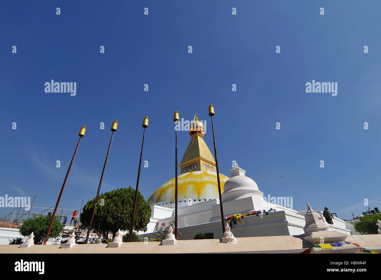 Kathmandu, Nepal. Xiv Nov, 2016. Un decorato Stupa Boudhanath a Kathmandu, Nepal il Lunedì 14 Novembre, 2016. Lavoratore nepalese ricostruzione Stupa, che è stato distrutto da lo scorso anno il terremoto del 25 aprile e maggio 12, 2015 in Nepal. Dal aiuta da nazionale e donatori esteri e devoti buddista, la zona di Boudhanath Comitato di sviluppo ha completato i lavori di ristrutturazione del monastero di Boudhanath a costo di Rs 190 milioni. Stupa Boudhanath è elencato come un patrimonio mondiale di UNESCO sito in Kathmandu, Nepal. © Narayan Maharjan/Pacific Press/Alamy Live News Foto Stock