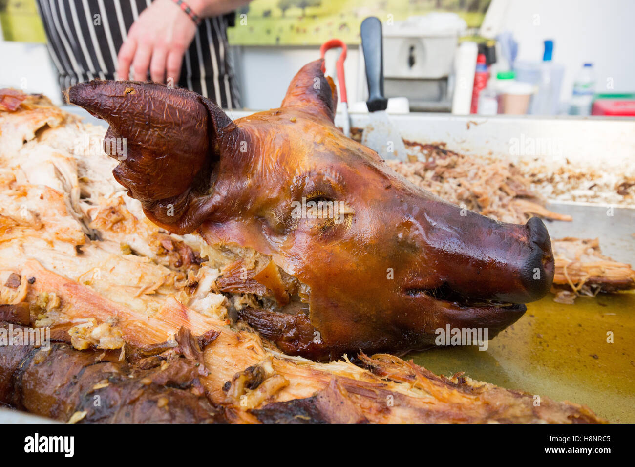Arrosto di maiale in una fase di stallo durante la BBC Food Show all'Olympia di Londra. Foto Stock