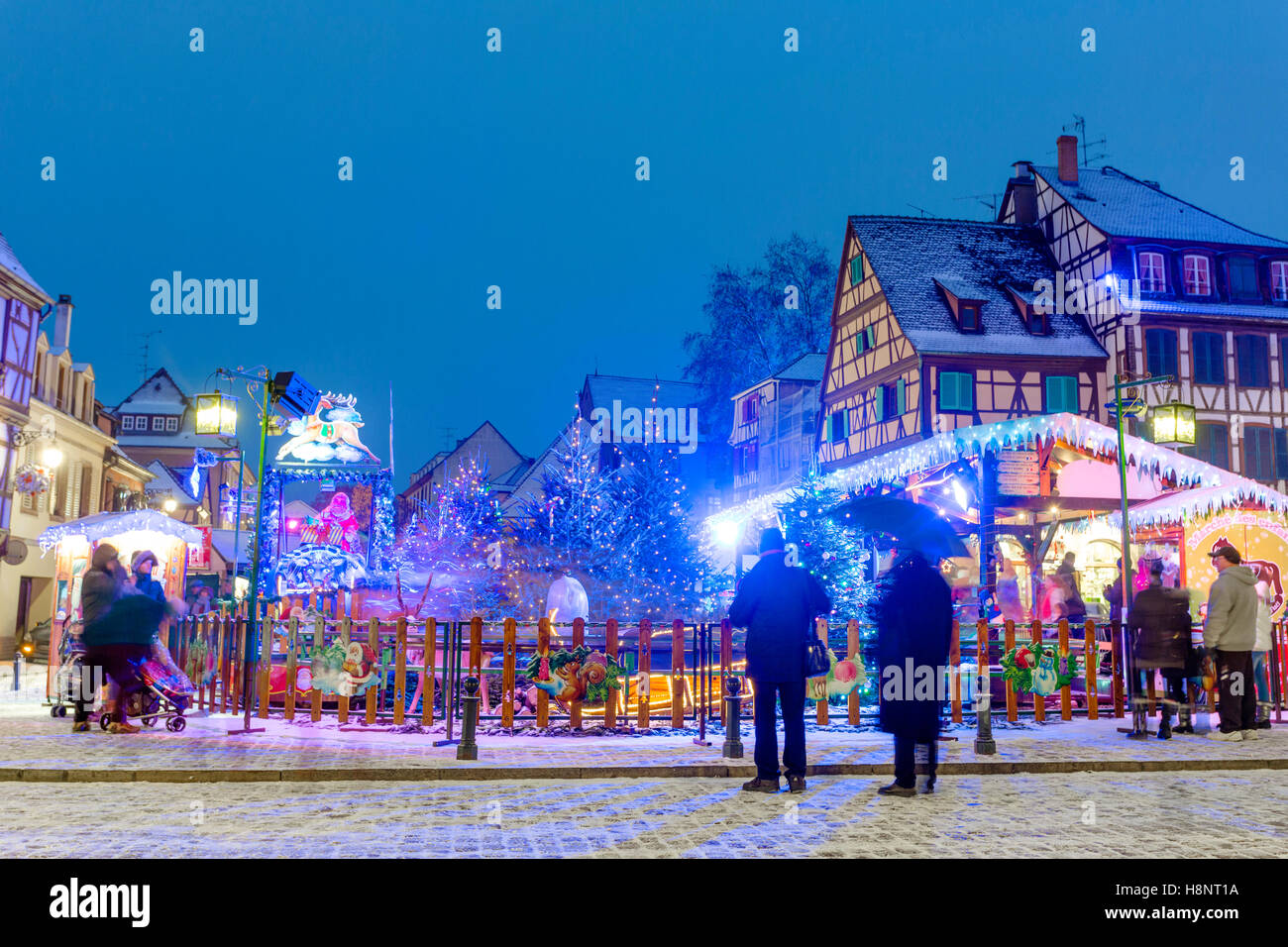 Bambini il parco di divertimenti a Natale. Petite venezia, Little Venice Colmar. Haut-Rhin. L'Alsazia. Francia Foto Stock