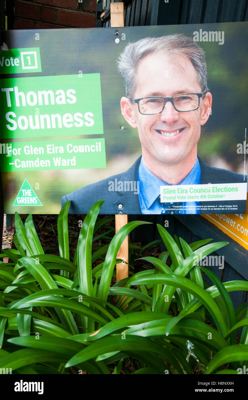 Verdi candidato la targhetta della campagna per le elezioni dei governo locali a Melbourne, Australia, Ottobre 2016 Foto Stock