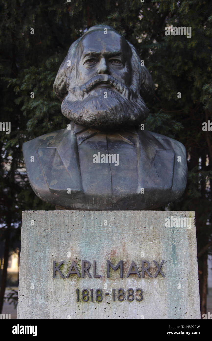 Busto di Karl Marx, Strausberger Platz, Berlin Foto Stock