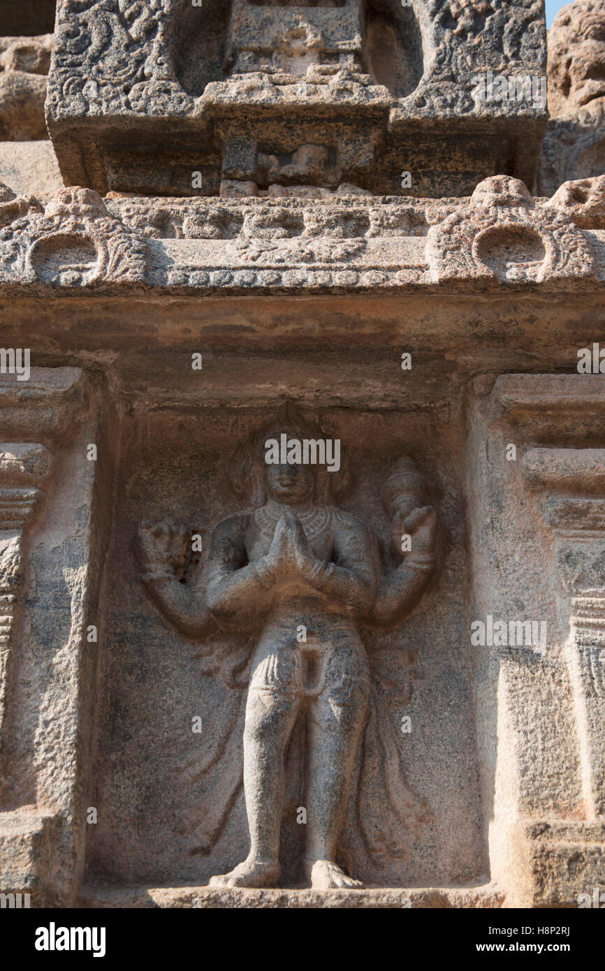Agni il Fuoco Dio, prima nicchia alla base di agra-mandapa, Tempio Airavatesvara, Darasuram, Tamil Nadu, India. Foto Stock
