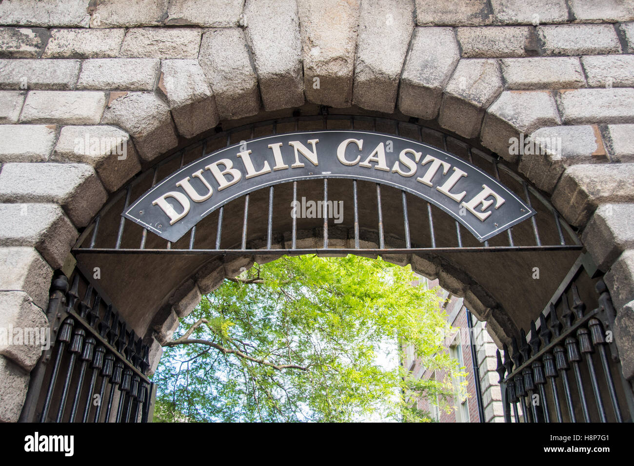 Dublino, Irlanda- il segno al di fuori delle porte per il Castello di Dublino nella città di Dublino. Foto Stock