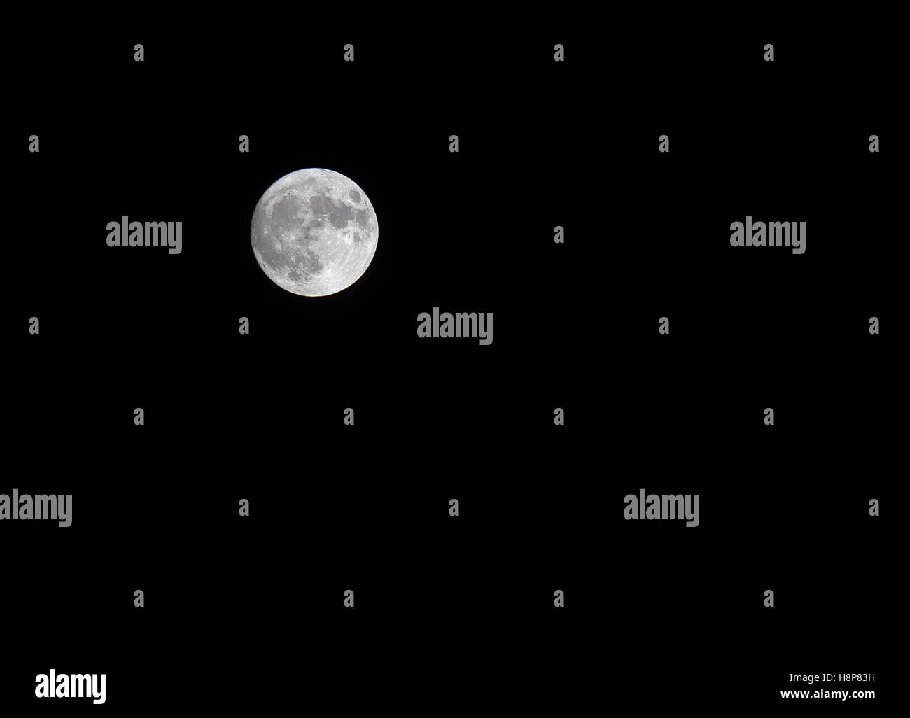 Luna su una chiara notte Foto Stock