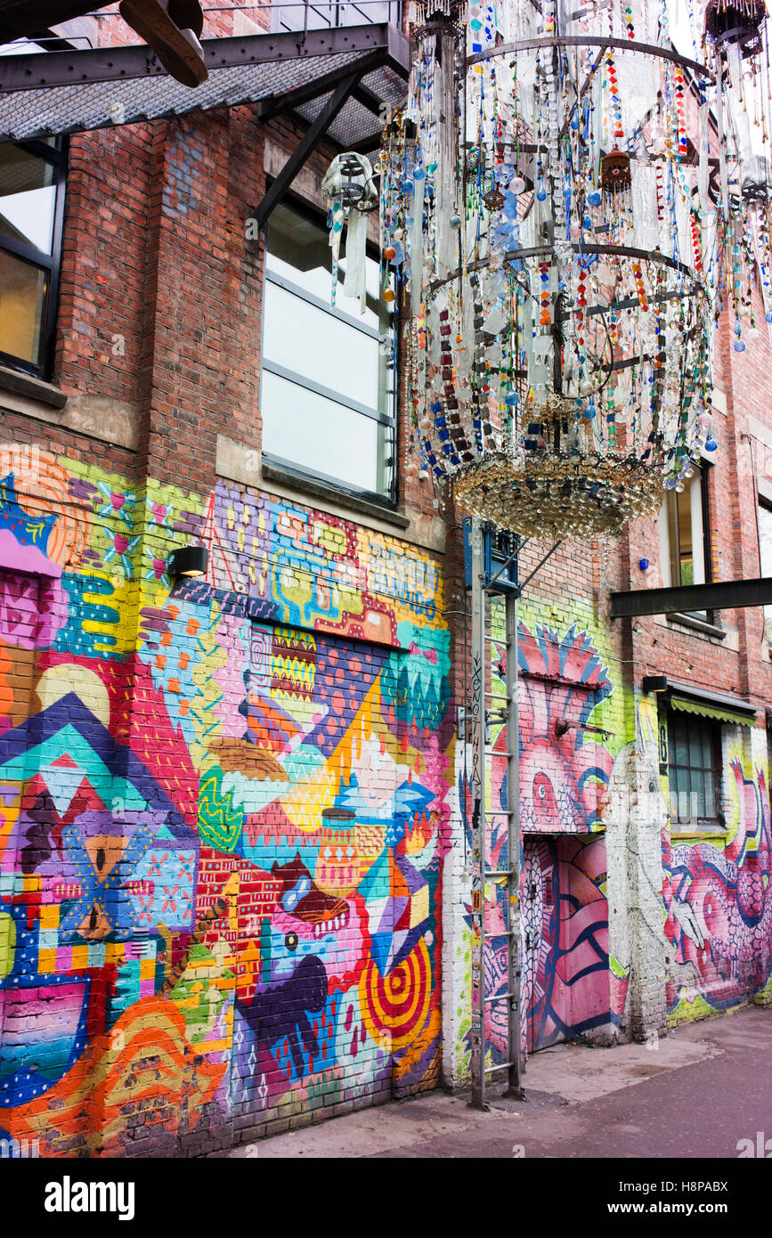 Arte di strada e lampadario in Oslo. Foto Stock