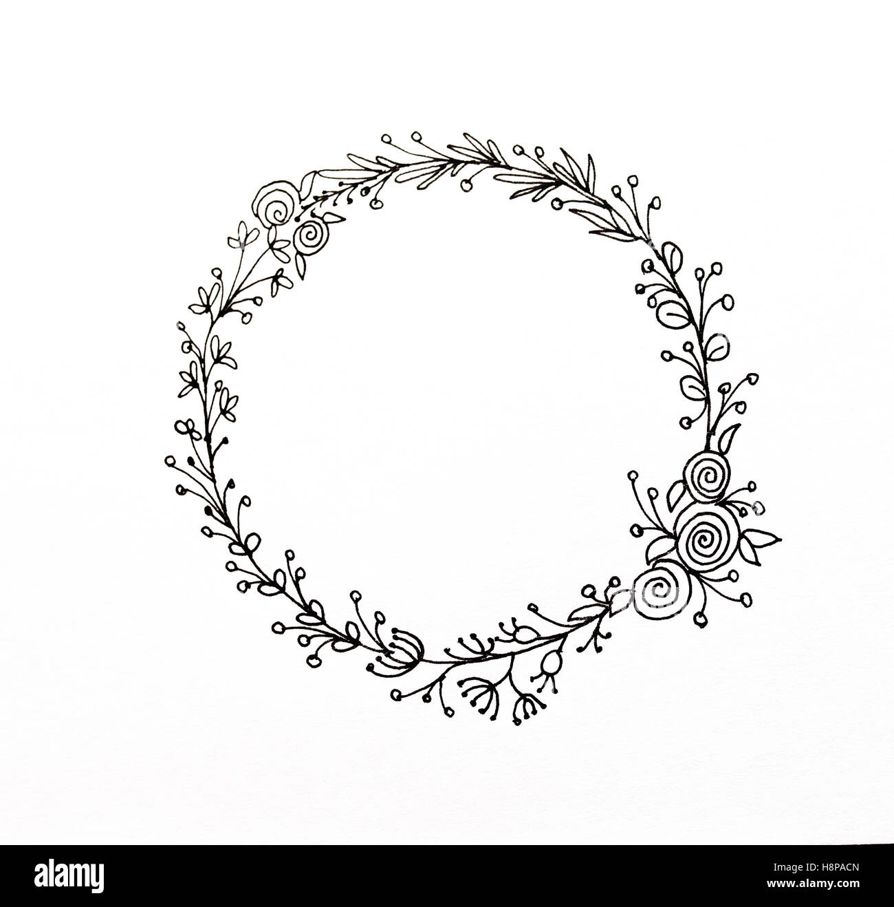 Bella cornice rotonda di fiori di disegno su uno sfondo bianco e testo Foto  stock - Alamy