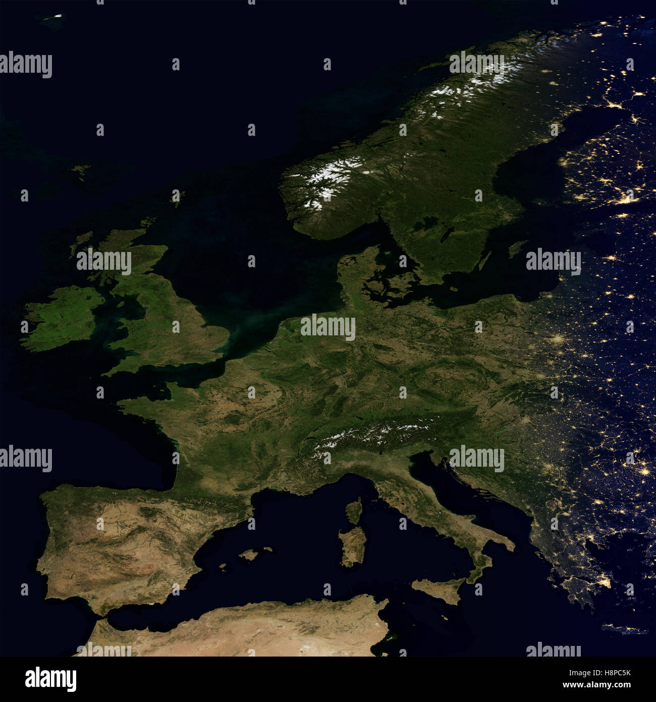 Luci della città sulla mappa del mondo. L'Europa. Foto Stock