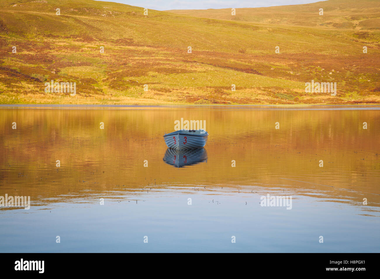 Barche a remi su Loch Fada, Isola di Skye in Scozia Foto Stock
