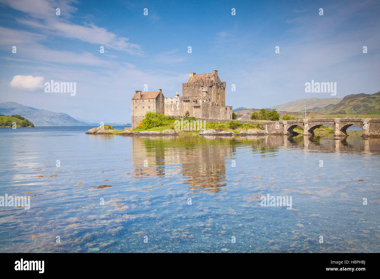 Eilean Donan Castle e Loch Duich, altopiani, Scozia Foto Stock