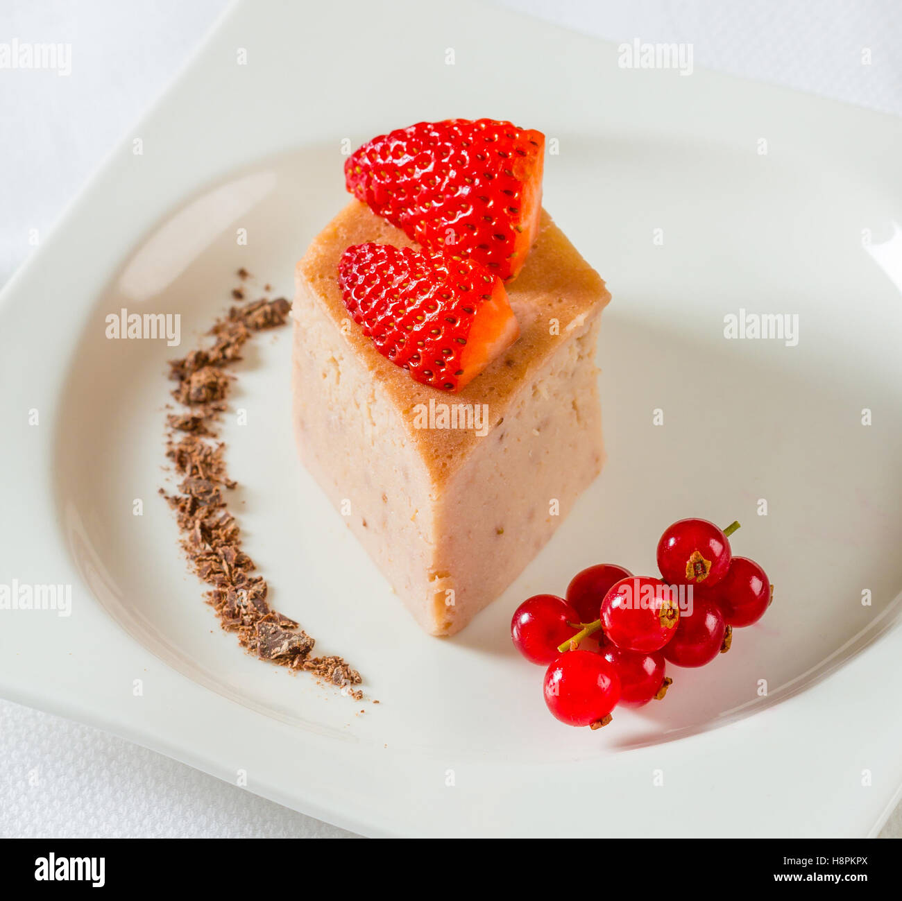 Primo piano di una casalinga budino alla fragola Foto Stock