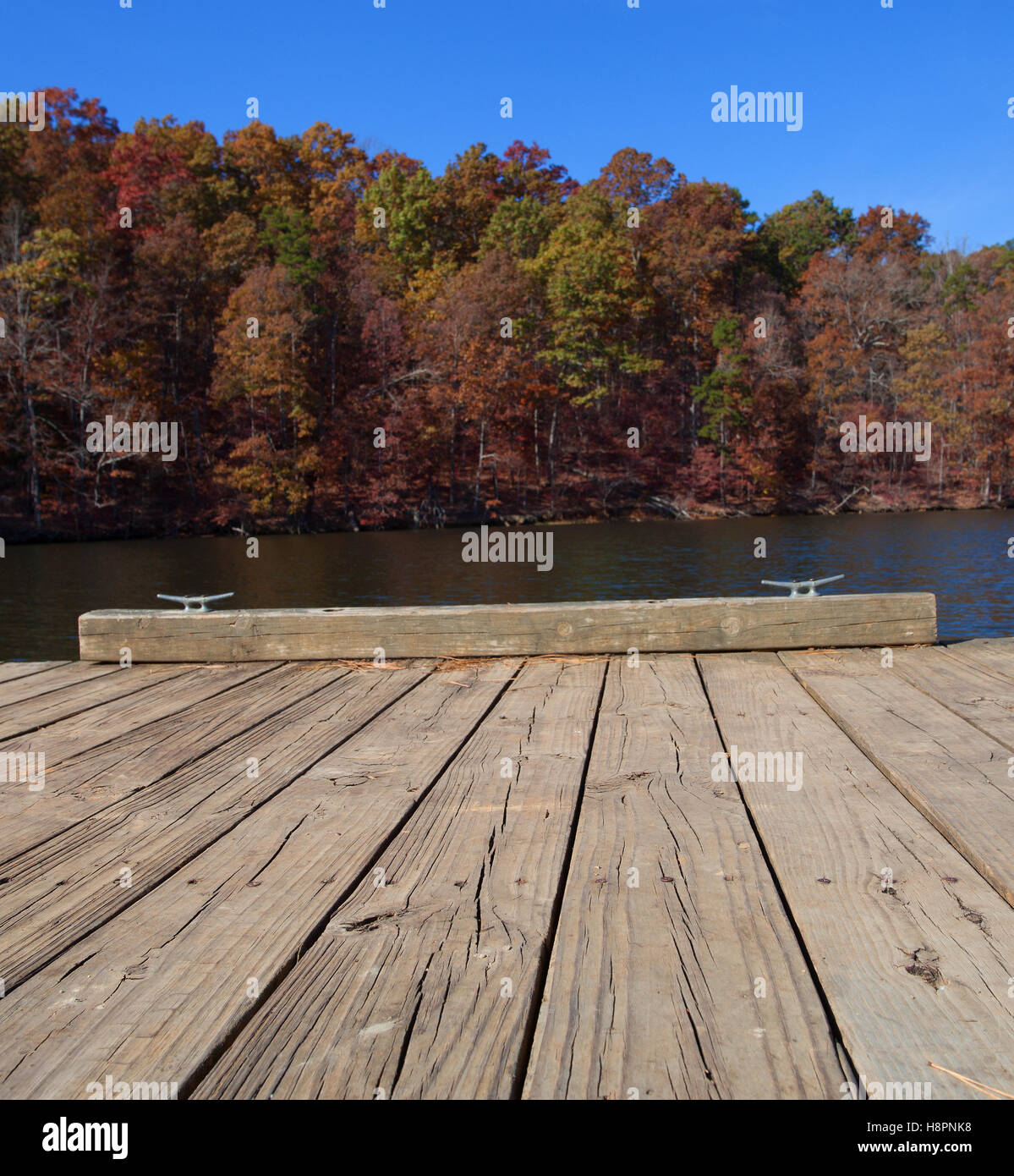 Posto per legare la vostra barca su un dock sul lago Badin Carolina del Nord Foto Stock