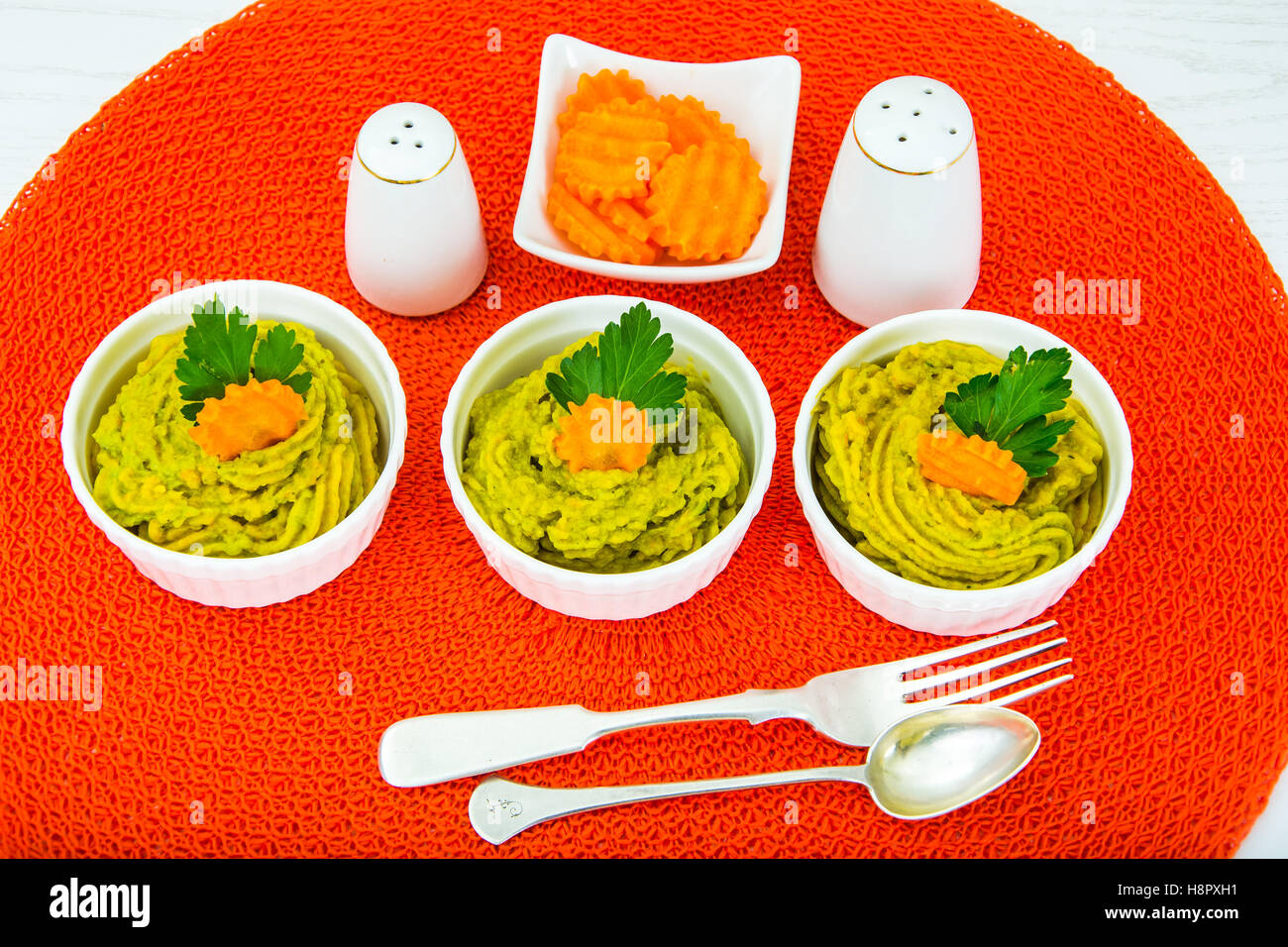 Pâté di purea di broccoli, zucca e carota Foto Stock