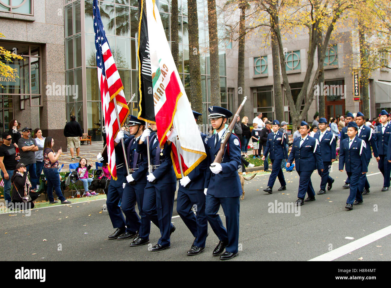 Sacramento Veteran's Day Parade, ROTC Color Guard Foto Stock