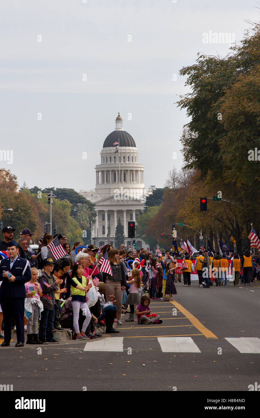 Il sostegno della famiglia per i veterani al Sacramento del veterano parata del giorno. Foto Stock