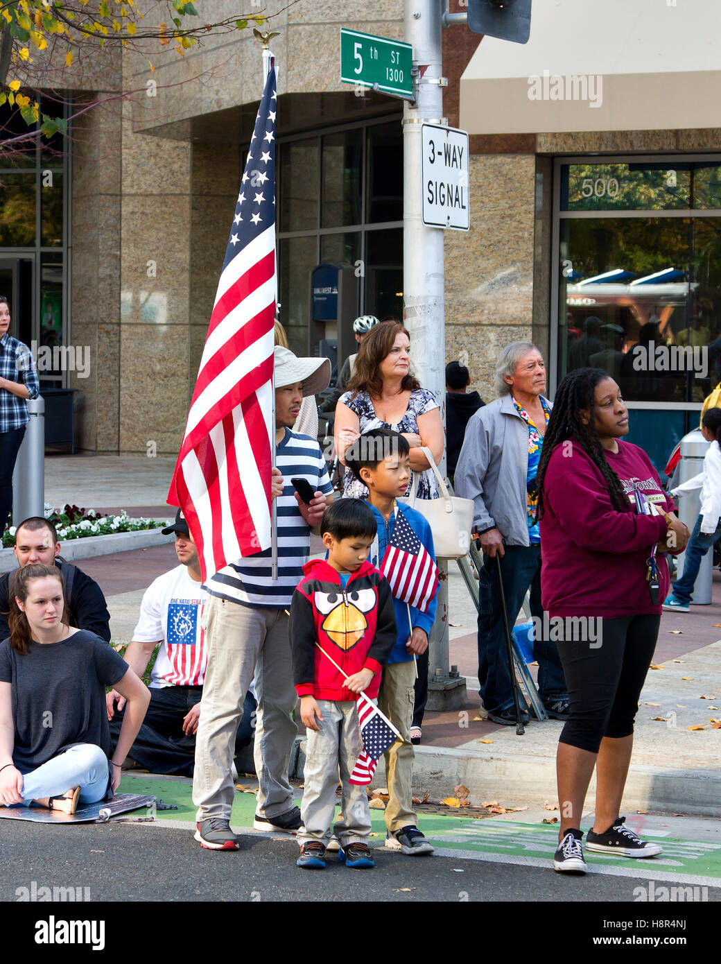 Il sostegno della famiglia per i veterani al Sacramento del veterano parata del giorno. Foto Stock