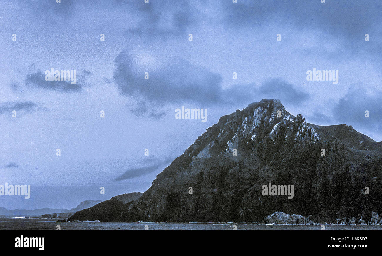 Hornos Isola, Capo Horn, Cile. 24 Febbraio, 2003. Capo Horn, il roccioso promontorio più meridionale della Tierra del Fuego arcipelago del sud del Cile sulla piccola isola di Hornos off la punta meridionale del Sud America dove i mari pericolosi del Pacifico e oceani Atlantico si incontrano. © Arnold Drapkin/ZUMA filo/Alamy Live News Foto Stock