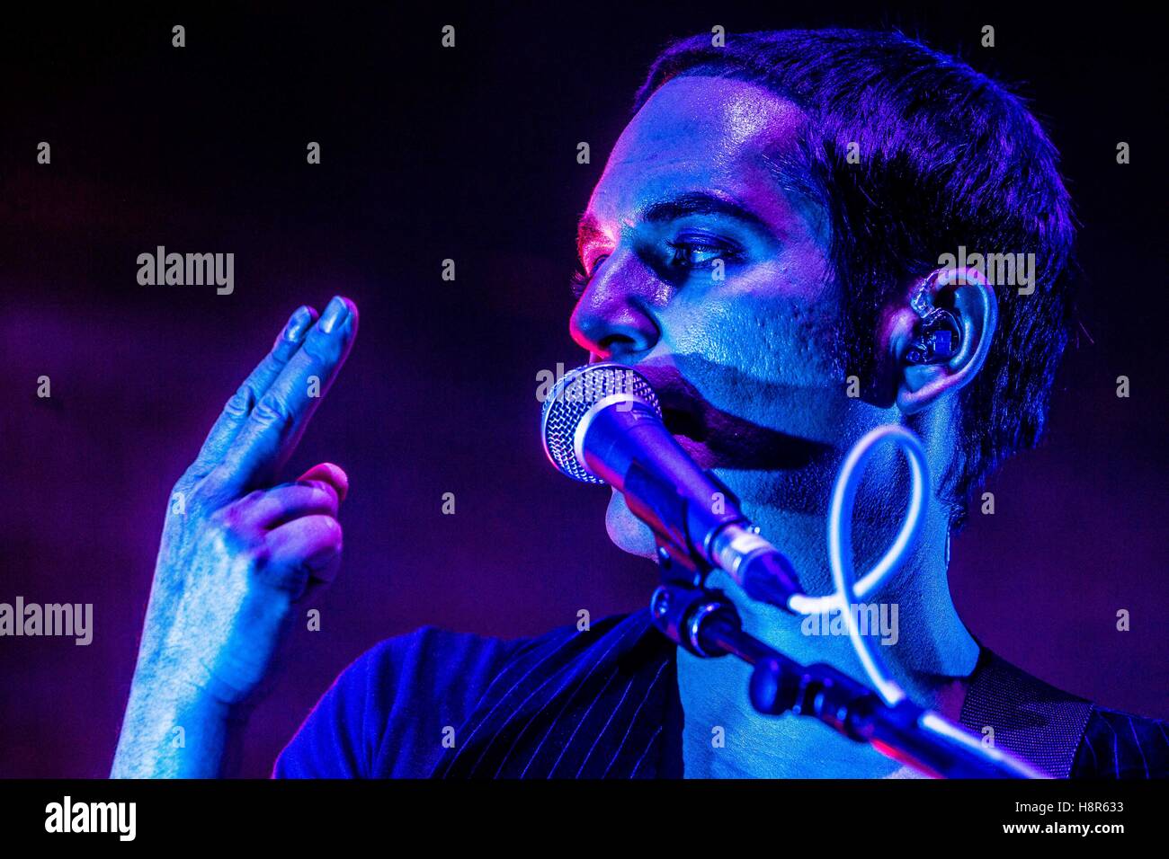 Milano, Italia.15 novembre 2016. Il placebo esegue live al Mediolanum Forum di Milano - Italia - per celebrare il ventesimo anniversario della band - 20 anni di Placebo Credito: Mairo Cinquetti/Alamy Live News Foto Stock