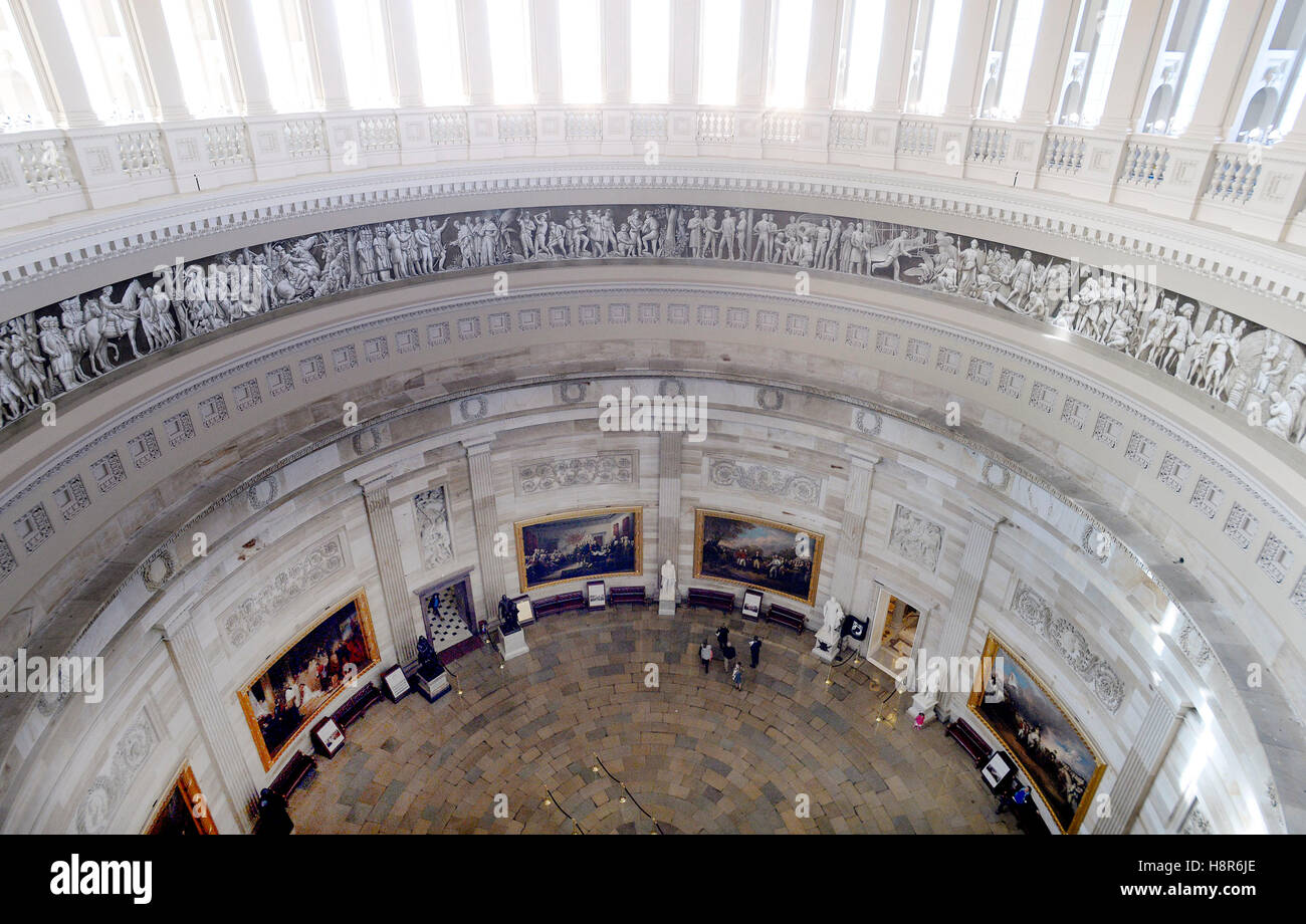 Washington, DC, Stati Uniti d'America.15 novembre 2016. La Rotunda del Campidoglio degli Stati Uniti è visto di recente restaurato cupola del Campidoglio di Washington, DC, 15 novembre 2016 Credit: MediaPunch Inc/Alamy Live News Foto Stock