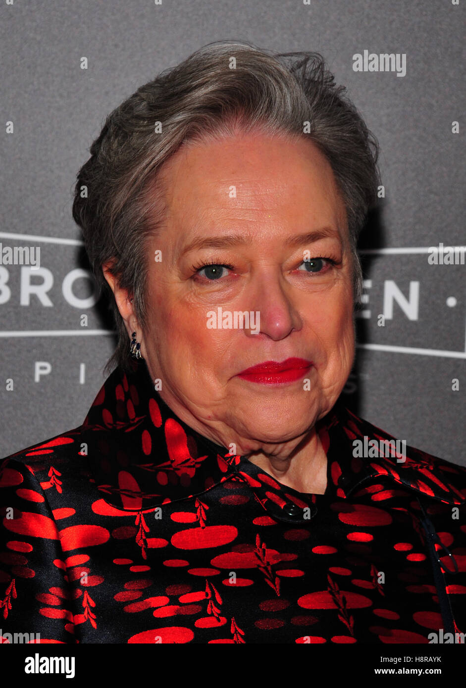 New York, Stati Uniti d'America. 15 Novembre, 2016. Kathy Bates frequentare il " Bad Santa 2' New York premiere a AMC Loews Lincoln Square 13 teatro di Novembre 15, 2016 a New York City. Credito: MediaPunch Inc/Alamy Live News Foto Stock