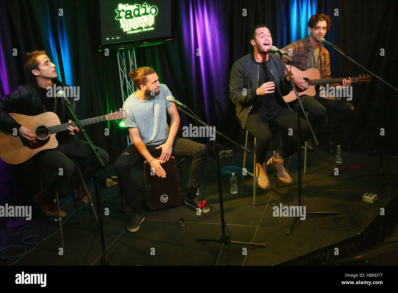 Bala Cynwyd, Pennsylvania, USA. 16 Novembre, 2016. La visita Heydaze Radio 104,5 performance studio in Bala Cynwyd, pa su Novembre 16, 2016 Credit: MediaPunch Inc/Alamy Live News Foto Stock