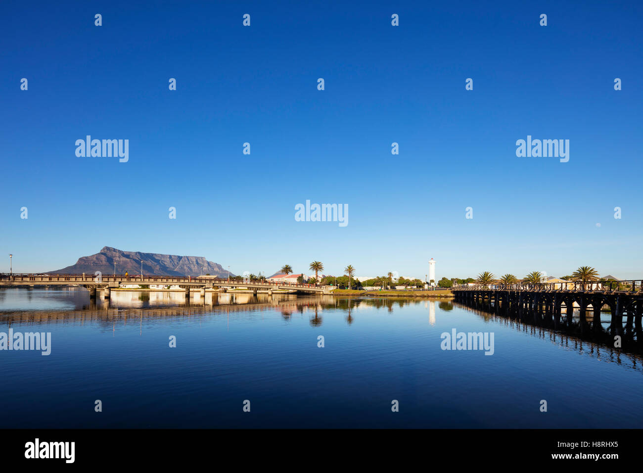 Sud Africa, Western Cape, Città del Capo e di Table Mountain e Woodbridge Island Lighthouse Foto Stock
