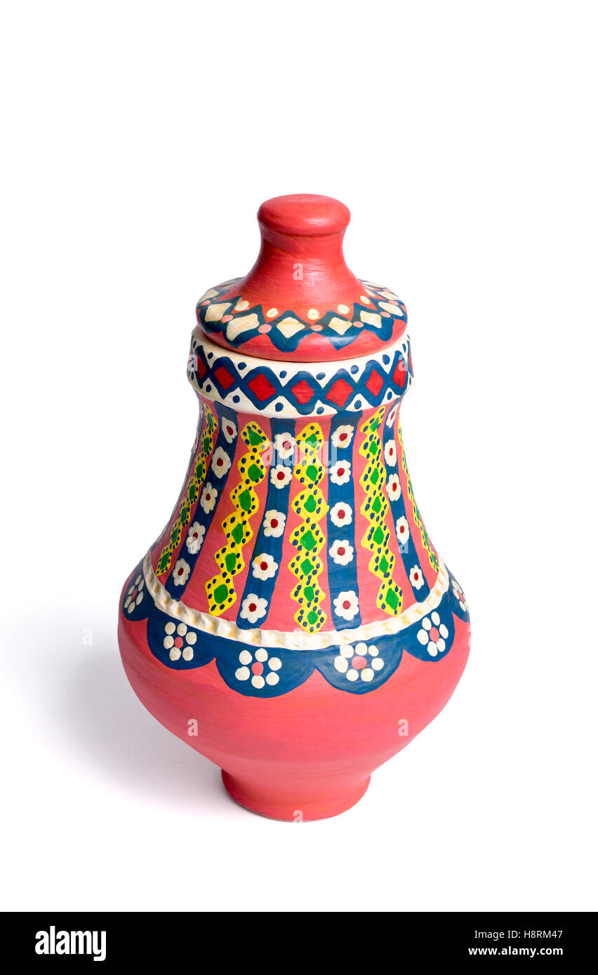 Rosa egiziano colorato decorato vaso in ceramica (in arabo: Kolla) fatti di argilla, una delle più antiche abitudini degli antichi egizi Foto Stock