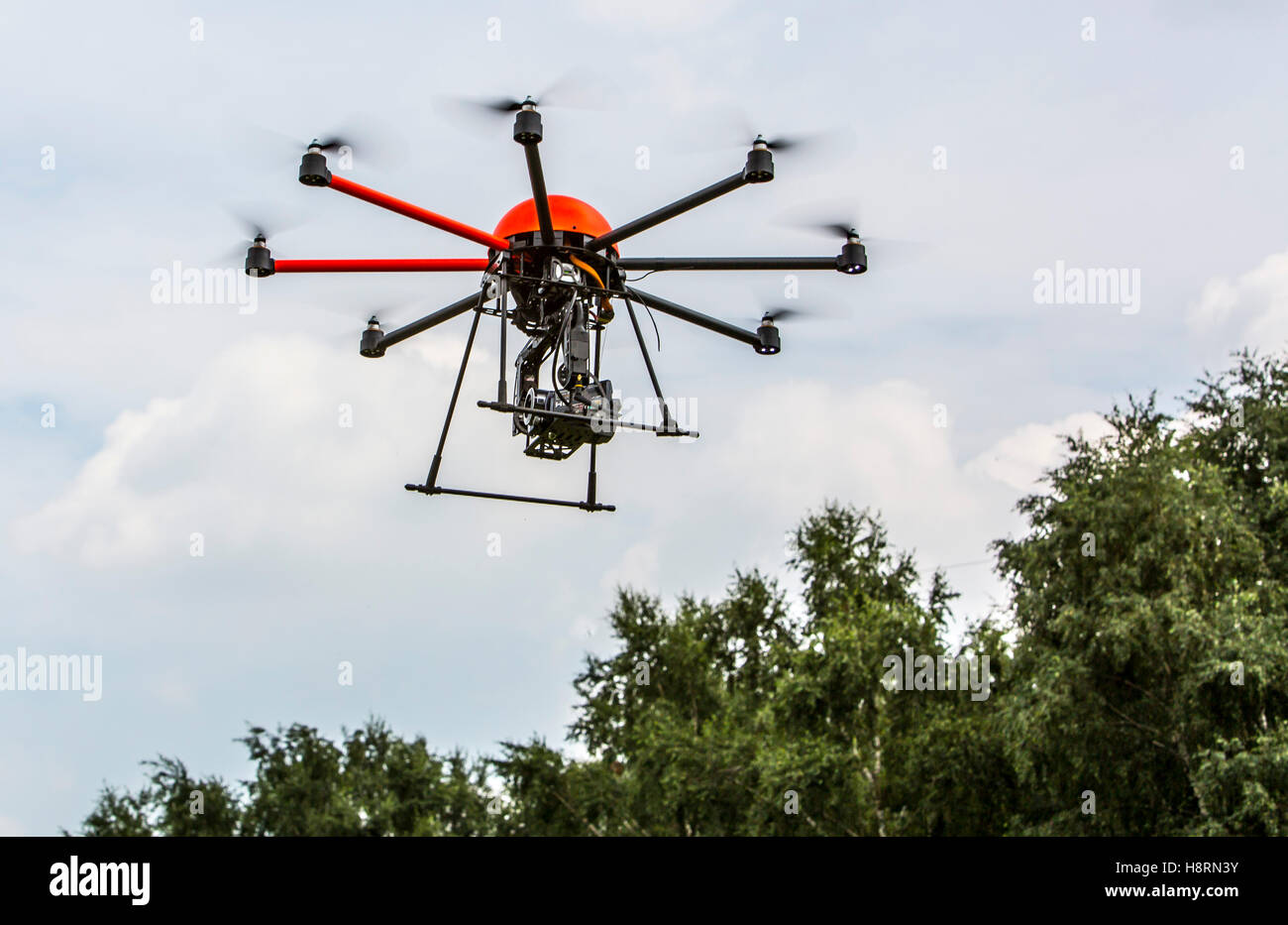 Drone, multi copter, octocopter, con un sistema a fotocamera, professional drone per fotografia areale, riprese, Foto Stock