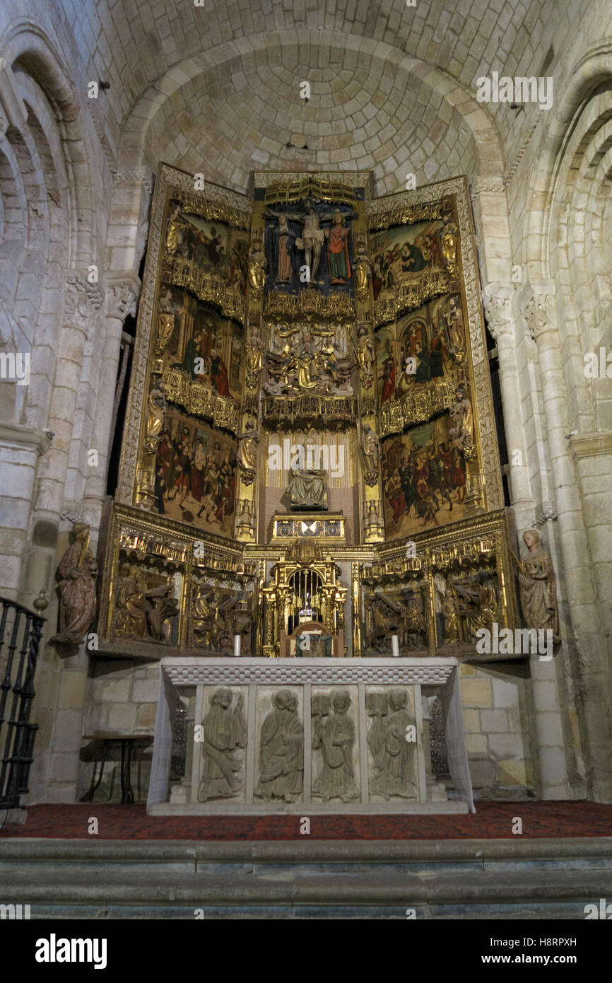 Retablo del sindaco di altare - altare presso la Colegiata de Santa Juliana chiesa, Santillana del Mar, Spagna, Europa Foto Stock