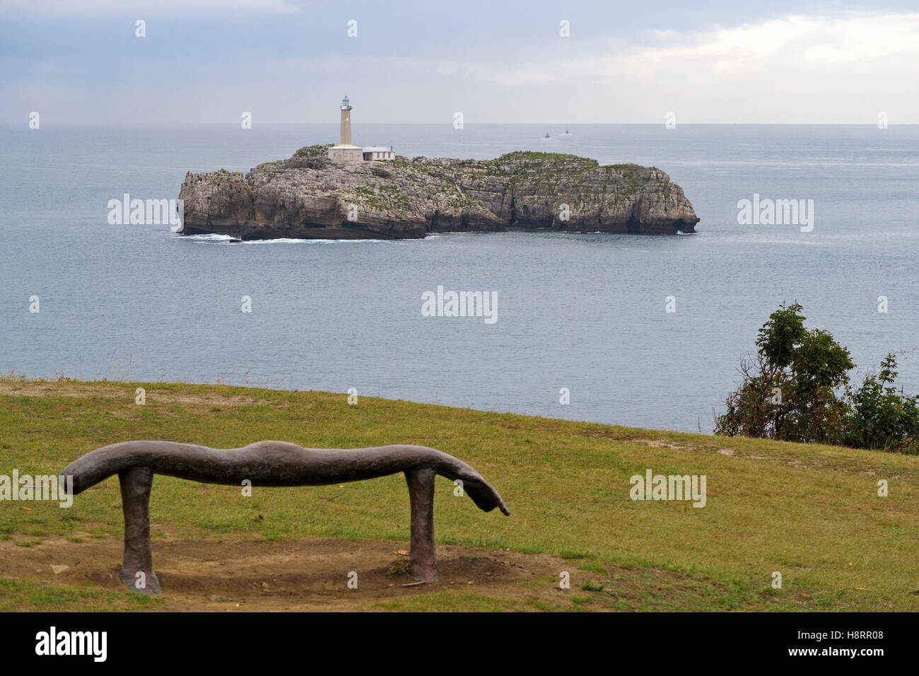 Mouro Island Lighthouse nel Golfo di Biscaglia, Santander, Cantabria, Spagna, Europa Foto Stock