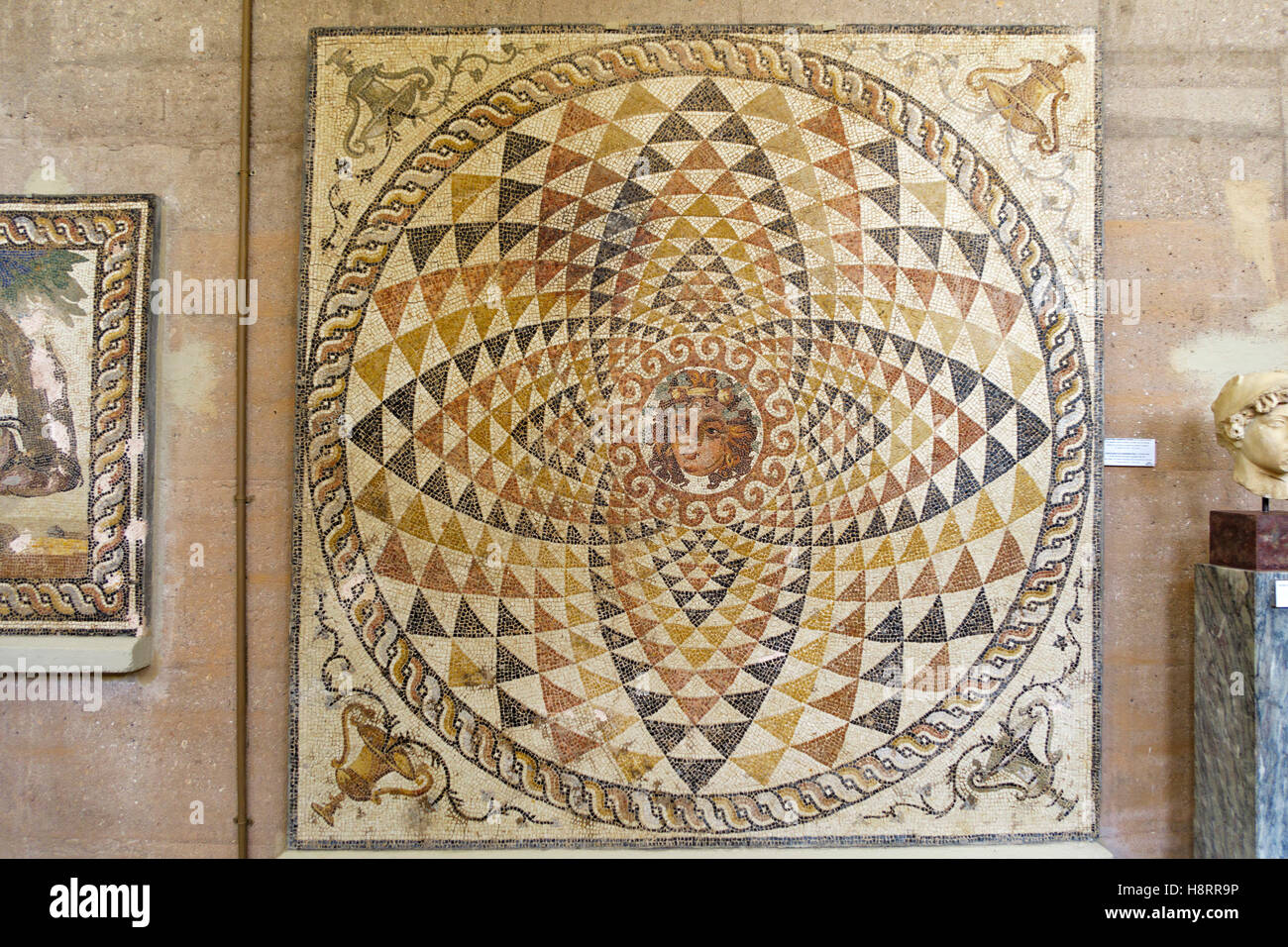 I mosaici romani presso il Museo Archeologico di Corinto antico, Corinto, Grecia, Europa Foto Stock