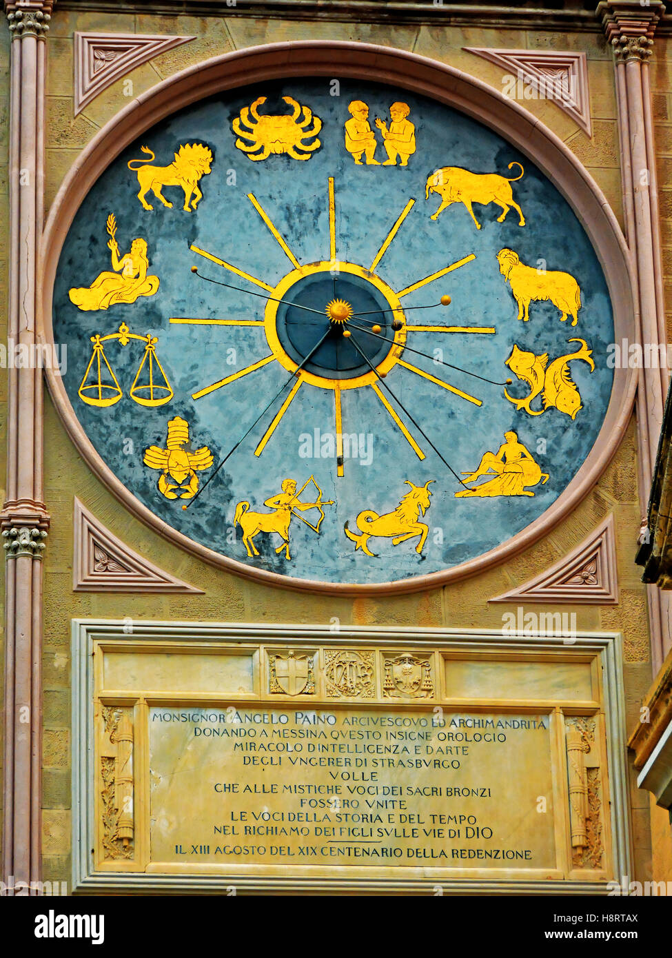 La cattedrale di Messina orologio astrologia e segni zodiacali Foto Stock