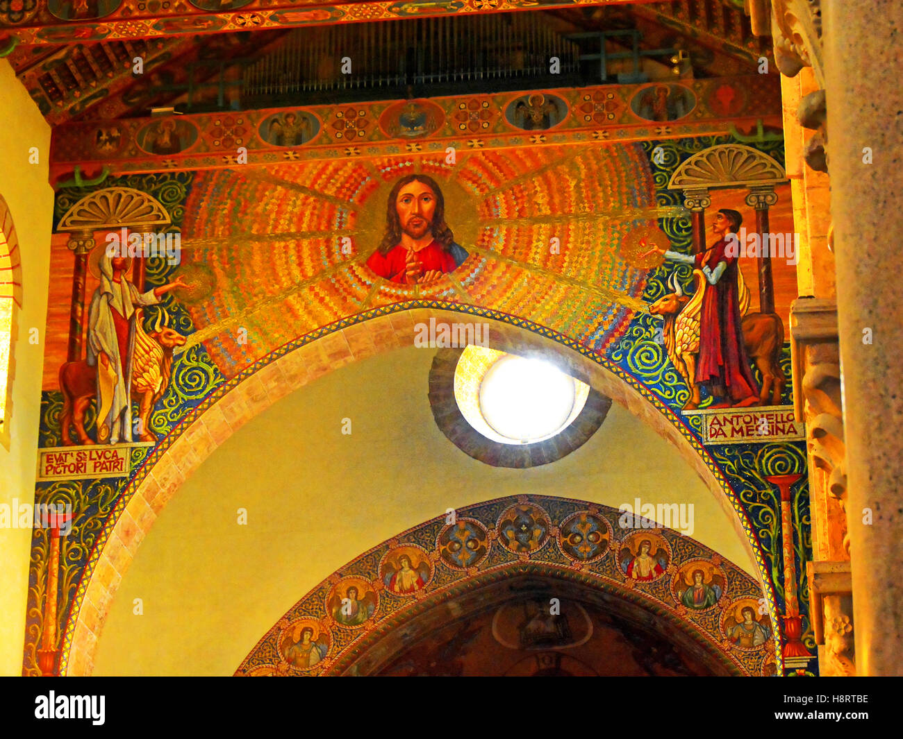 La cattedrale di Messina Gesù pittura e dettaglio del tetto Foto Stock
