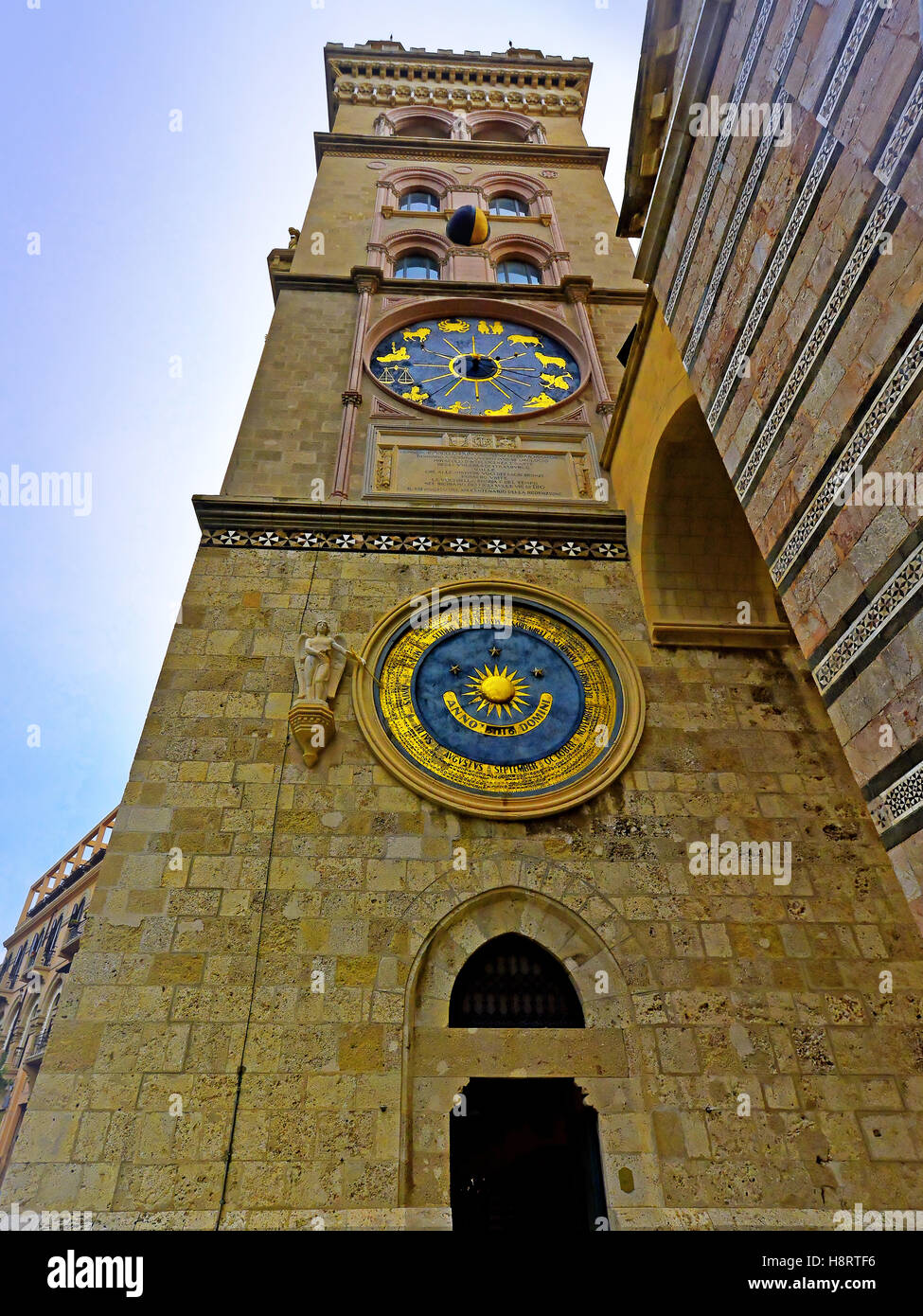 La cattedrale di Messina e astrologia orologi torre campanaria Foto Stock