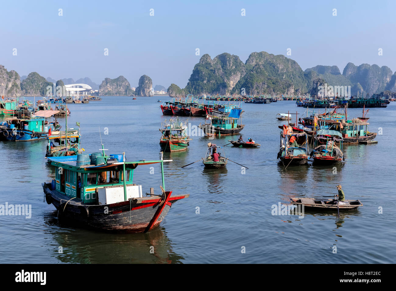 Halong Bay, Vietnam, Indocina, Asia Foto Stock