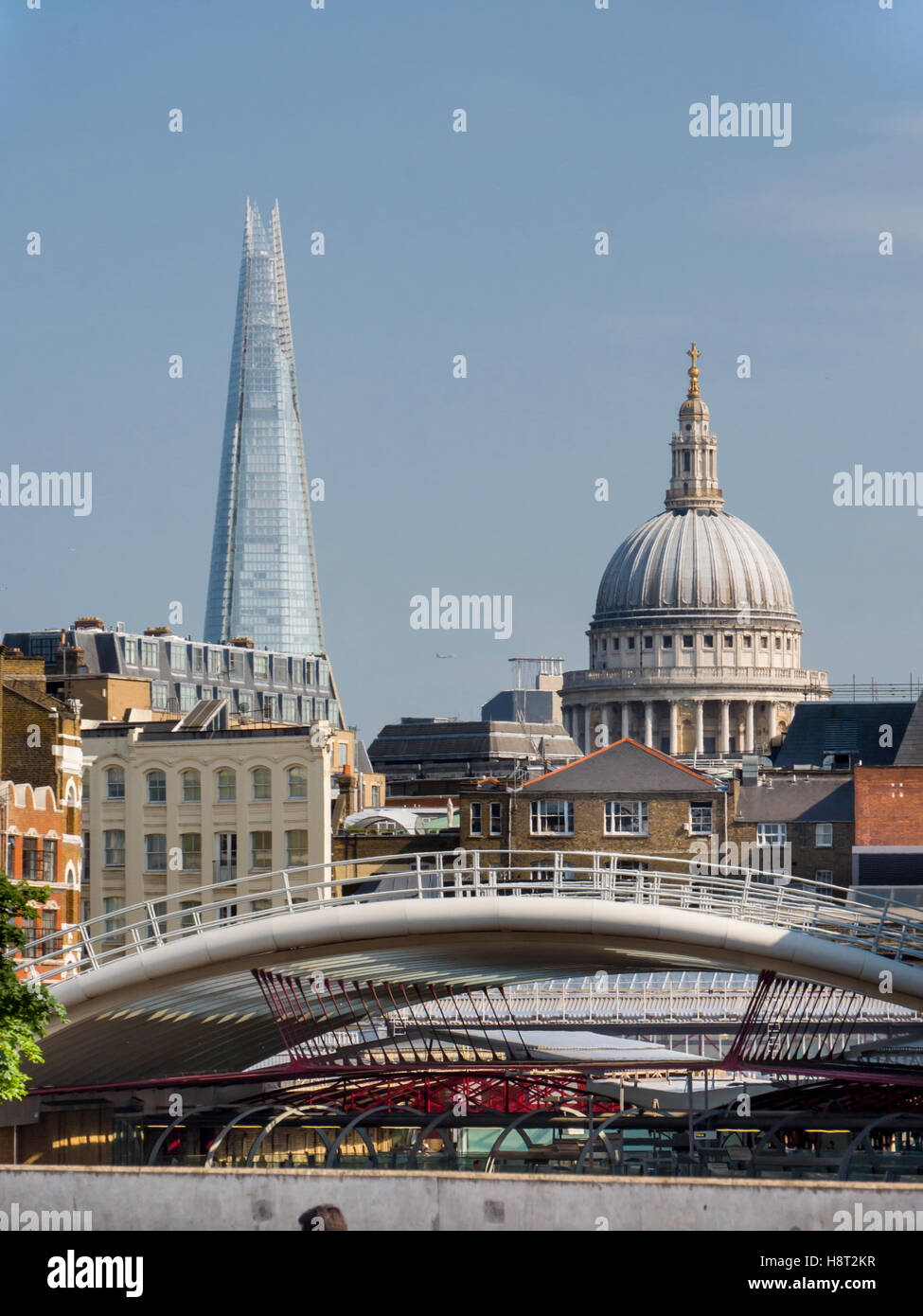Europa, Regno Unito, Inghilterra, Londra, stazione di Farringdon Shard e St Pauls Foto Stock