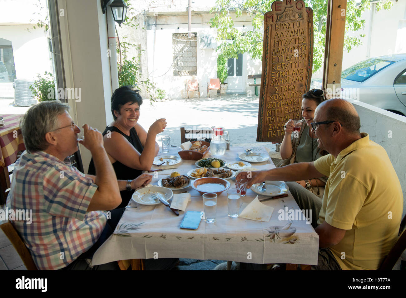 Griechenland, Kreta, Taverne O im Krousta Bergdorf Kroustas östlich von Kritsa Foto Stock