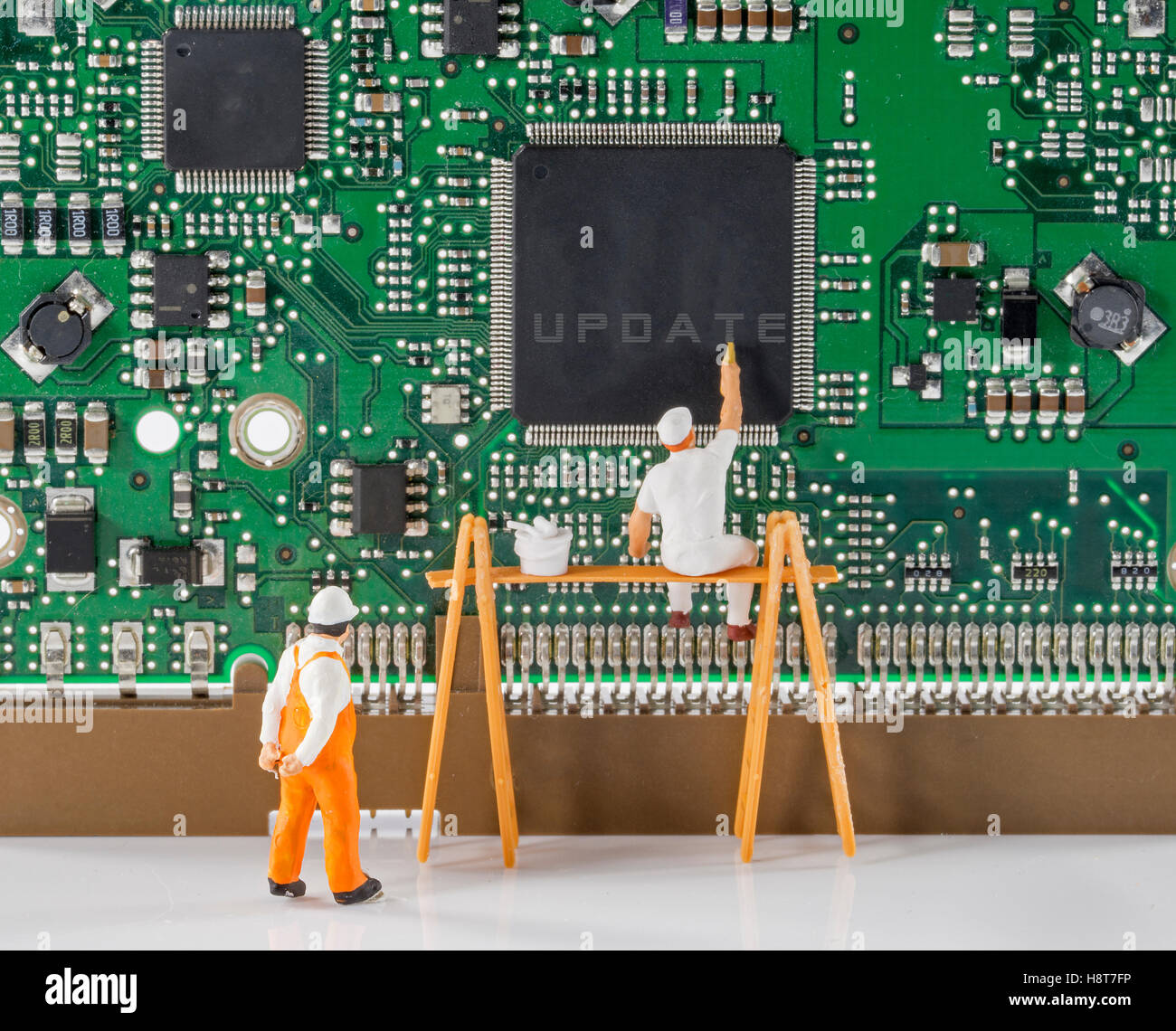 Toy puppet pittore pittura il processore pronto per l'aggiornamento Foto Stock