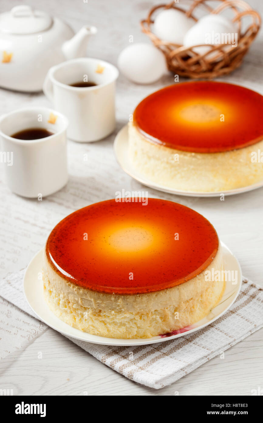 Due Orange Cheese Cake con set da tè Foto Stock