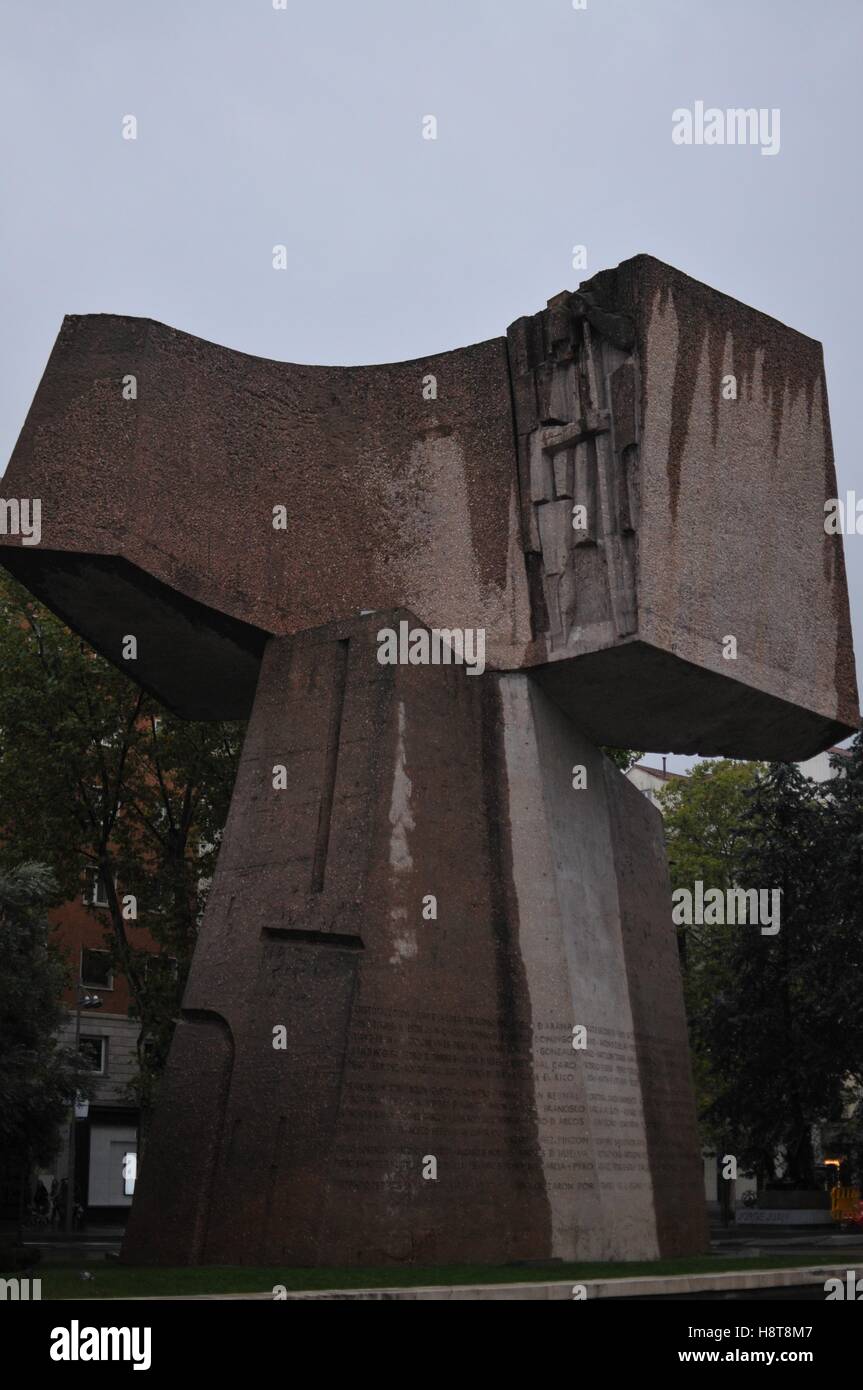 Monumento alla scoperta dell'America. Giardini di scoperta sulla Plaza de Colon. Madrid Foto Stock