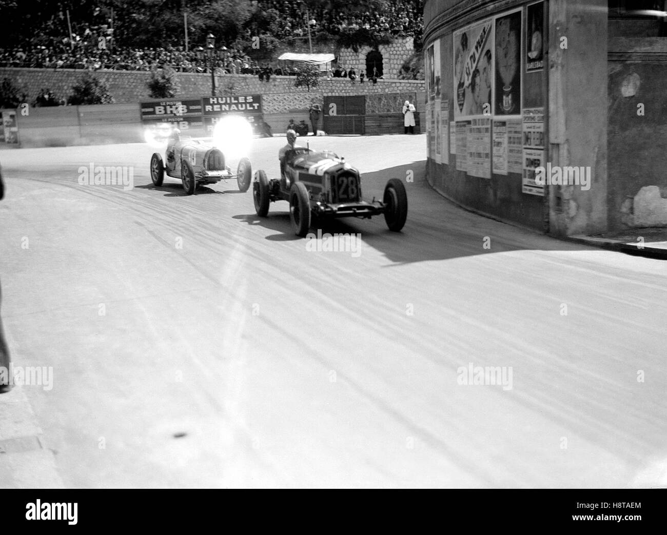 1933 Monaco GP NUVOLARI ALFA CONDUCE VARZI BUGATTI Foto Stock