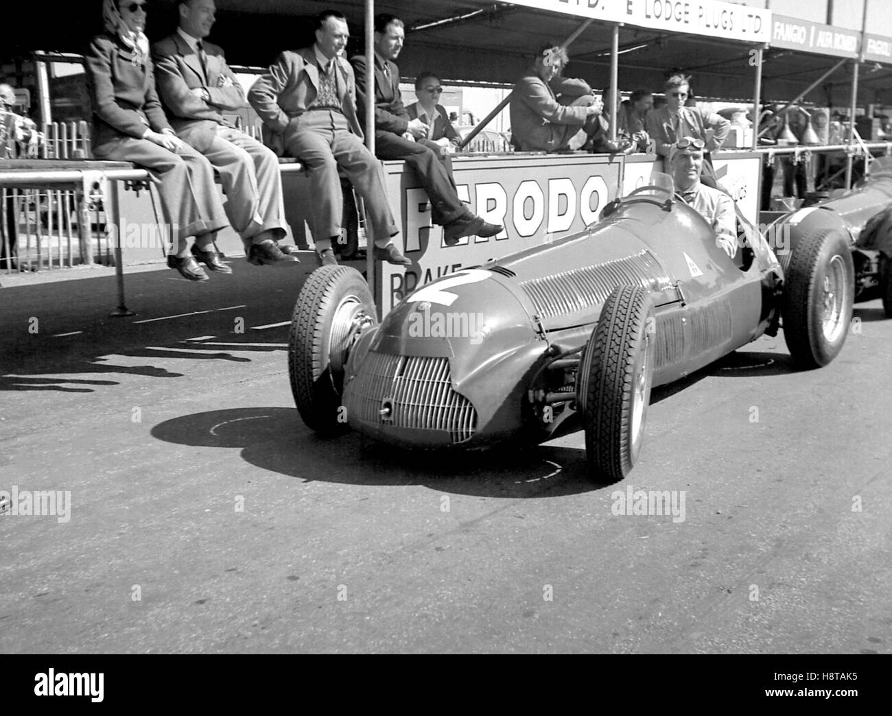 Il 1950 GP di Gran Bretagna : FARINA ALFA ROMEO ALFETTA box poste Foto Stock