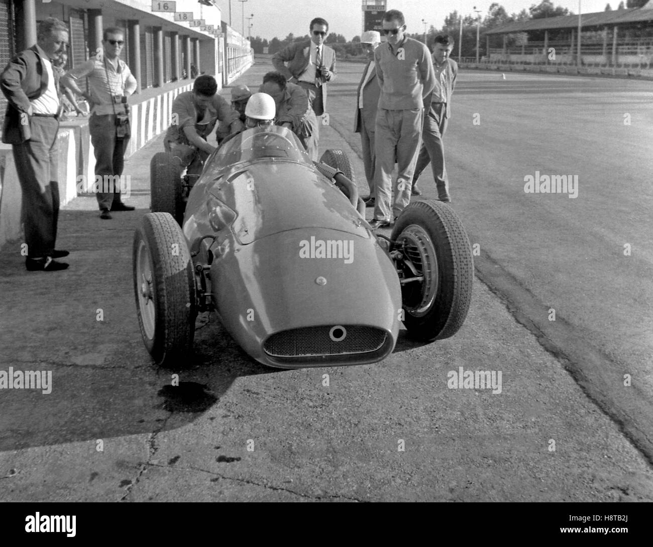 Il 1956 GP Italia MOSS Maserati 250F BOX START PUSH Foto Stock