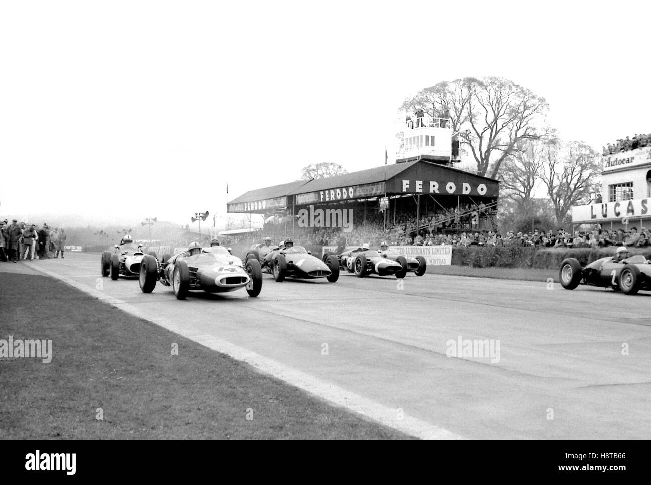 1961 GOODWOOD FRACE IC START 2 McLAREN COOPER SCARABEO ETC Foto Stock